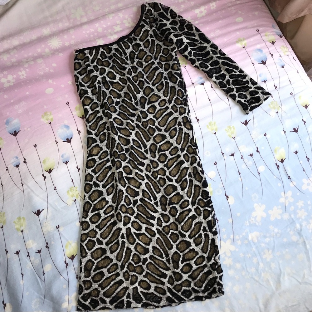 Limité One Shoulder Leopard Print Dress